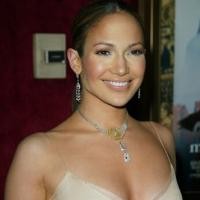 J-Lo Dihadiahi Sandal Rp 224 Juta